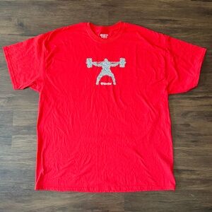 Gildan Red Men's Shirt with Weightlifting Graphic